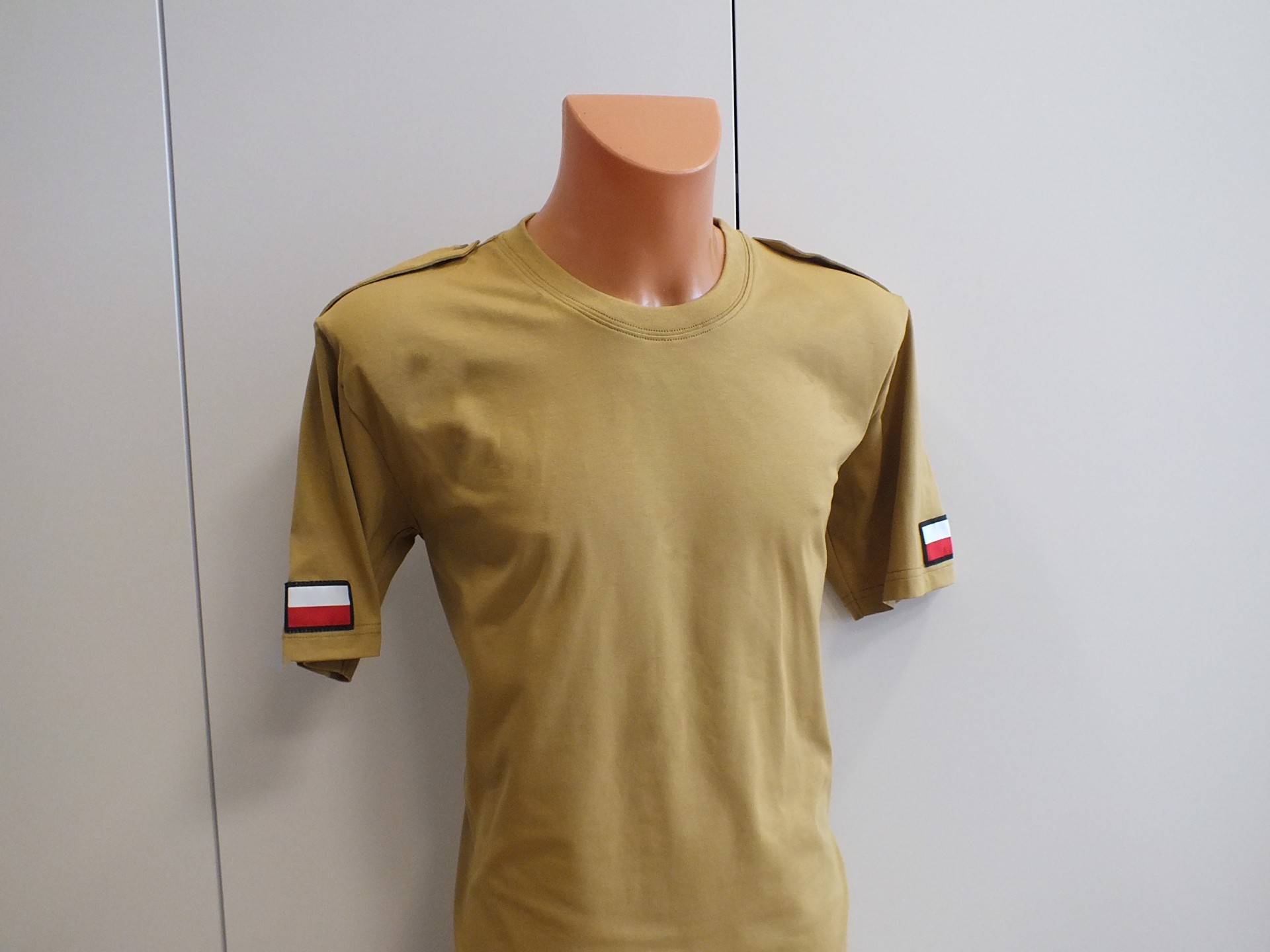 Koszulka T-shirt koloru pustynnego z pagonami