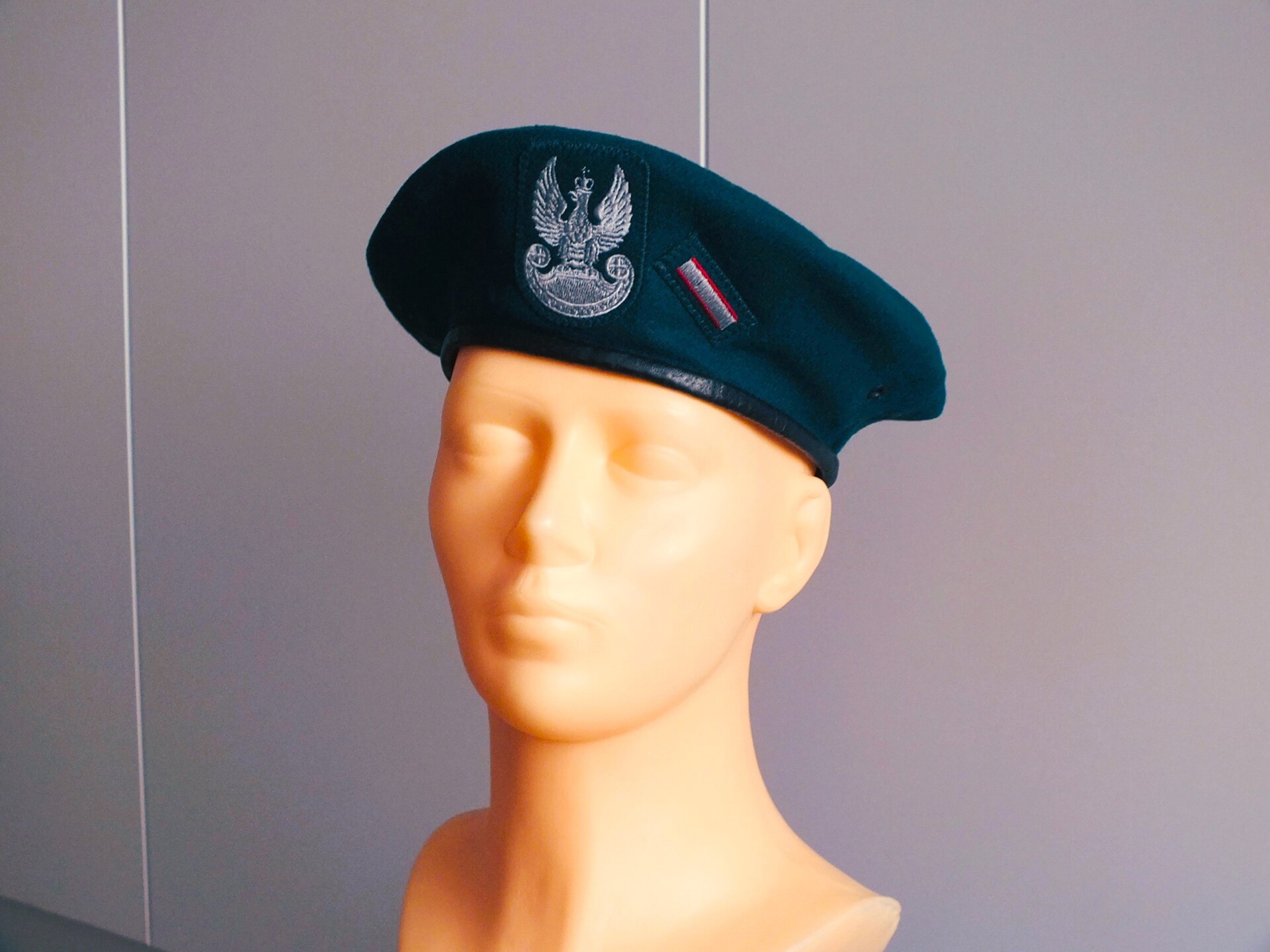 Beret do munduru wyjściowego wzór 418/MON Starszy Szeregowy Specjalista - HAFT KOMPUTEROWY Beret do munduru wyjściowego wzór 418/MON Starszy Szeregowy Specjalista - HAFT KOMPUTEROWY